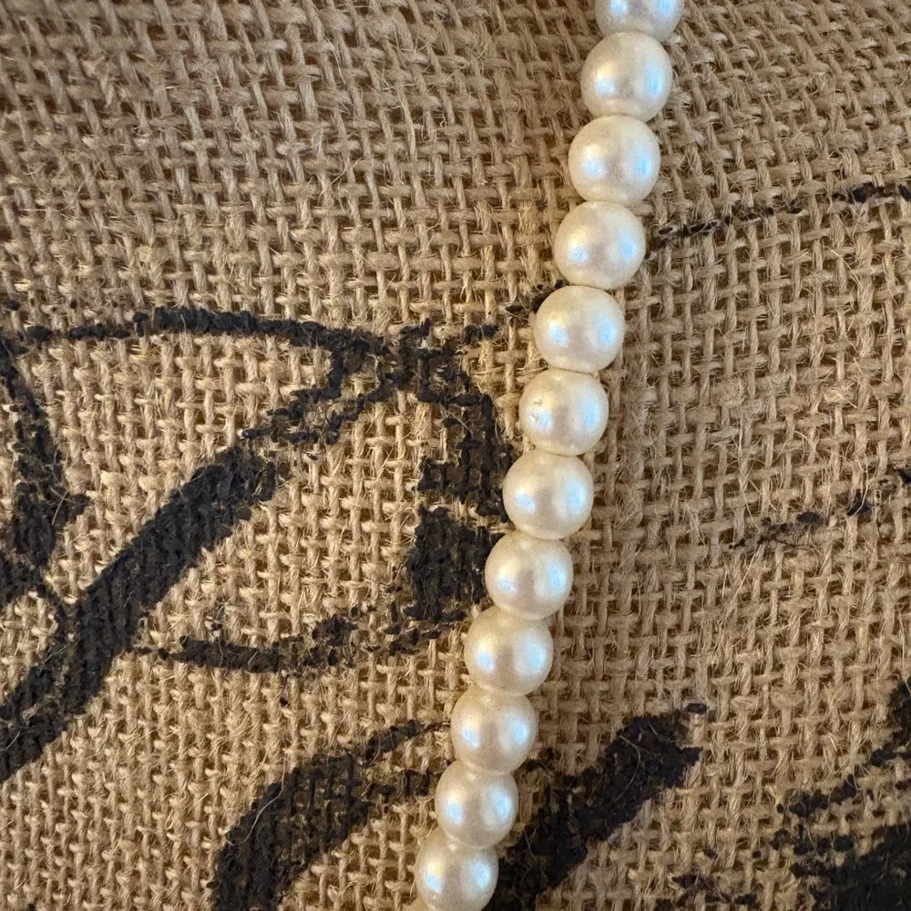 Vintage Cream Elegant Beautiful Pearl Necklace 26” Great Graduation Gift!! - Picture 4 of 5